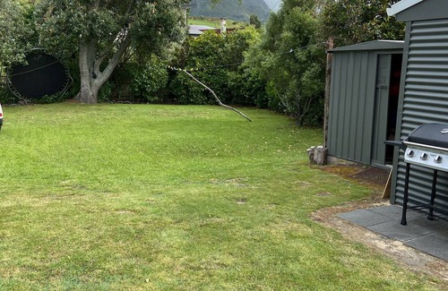 Pohara House | Classic Kiwi Bach in Pohara