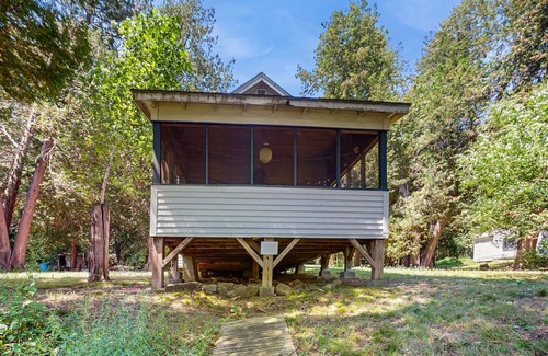 Charlotte Cottage | Classic lakefront cabin with screened-in porch & great views - dogs welcome