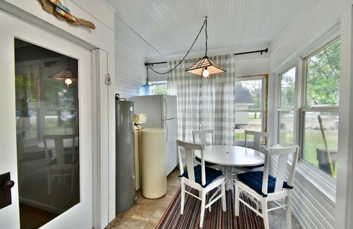Alexandria Cabin | Classic Lk Le Homme Dieu Cottage! Level sand beach!