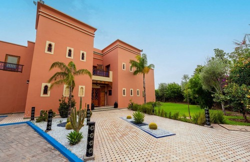 Lahebichate Villa | Classic Moroccan 6-bedroom villa with swimming in Marrakech