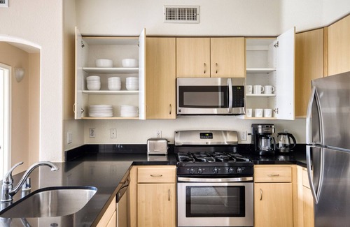 Playa Del Rey Apartment | Classic Playa Del Rey 2BR w/Pool, Jacuzzi & Gym, near LAX, by Blueground