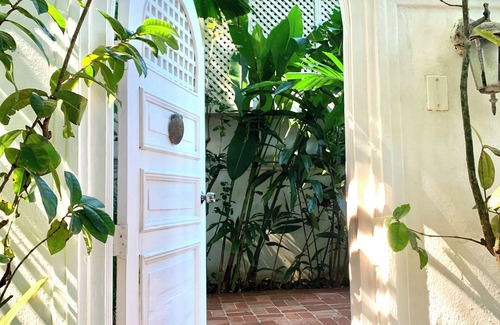 Port Antonio Villa | Classic seafront three-bedroom villa in tranquil, stunning San San, Port Antonio