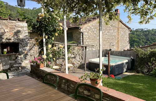Nozanno House | Classic Stone House With Jacuzzi - Lucca, Deccio di Brancoli