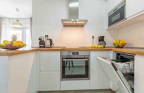 Crno Apartment | Classic Three Bedroom Apartment with Balcony