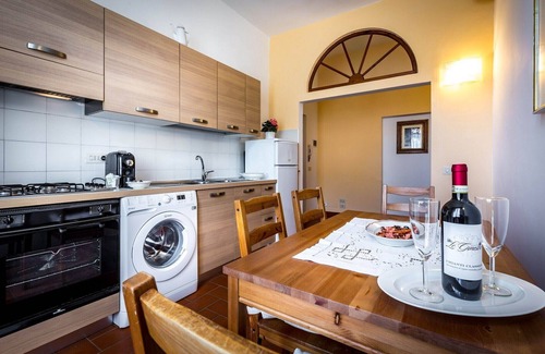Isolotto Apartment | Classic Tuscany Apartment B by Mmega