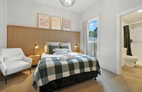 Sydenham House | Classic Villa with Parking & Modern Comforts - Albemarle Villa