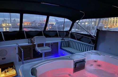 Hamworthy Boat Rental | Classic Yacht Nadine with Hot Tub, Poole Harbour Bay