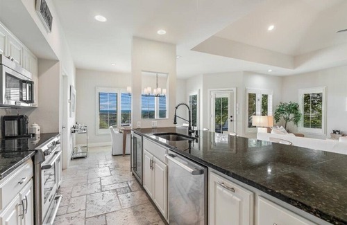 Barton Creek Lakeside Cottage | Classy and Cozy Cottage #6 in Barton Creek Lakeside- inside private country club
