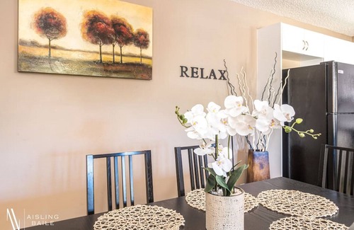 East Kootenay Apartment | Classy Comfort | Outdoor Pool/Hot Tub | PS3 | Gym