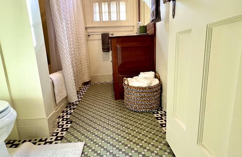 Tulsa House | Classy home w/deck & fenced yard only 2 blocks from the fairgrounds!