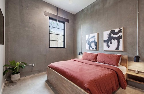 South 7th Ward Bed & Breakfast | Claudia Hotel - Unit 5 Sense of Calm and Relaxation, Walking Distance