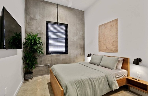 South 7th Ward Bed & Breakfast | Claudia Hotel - Unit 2 Sense of Calm and Relaxation, Walking Distance
