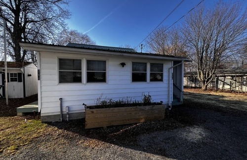 Frontenac Cottage | CLAYTON COTTAGE