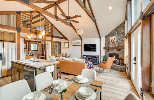 Cle Elum House | Cle Elum Cabin w/Hot Tub, Fire Pit & Deck!