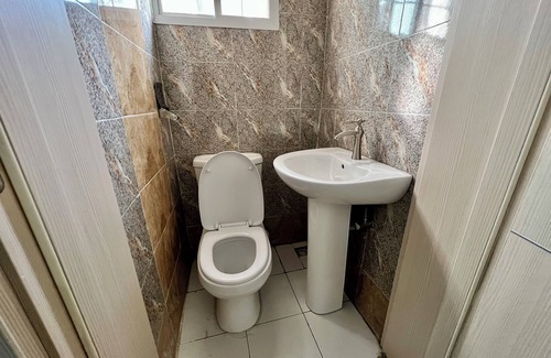 Utako Apartment | CLEAN 1BEDROOM FLAT + 24hrs LIGHT WITH AC + WiFi + KITCHEN