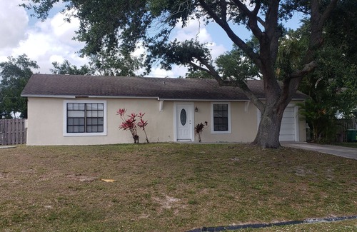 Port Saint Lucie House | Clean 2-bedroom 2 bath turnkey pool house w central air, Wi-Fi, 15 min to beach.