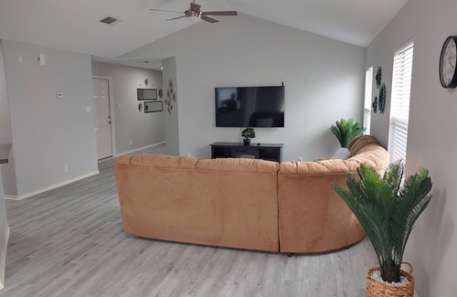 Medina Valley House | Clean 3 bedroom 2 bath residential home