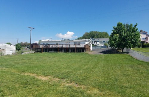 Grant County House | Clean & affordable. Waterfront! One acre fully fenced. Use our dock!