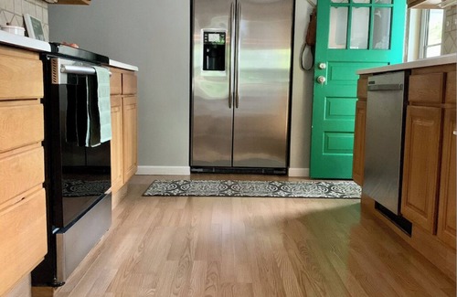 Aksarben - Elmwood Park House | Clean Aksarben Bungalow