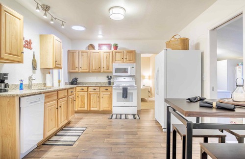 West Colorado Springs House | Clean and comfortable with astounding views of Pikes Peak.