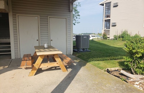 Oak Harbor Condo | Clean, beautiful condo by Lake Erie! Perfect getaway for a family of four.