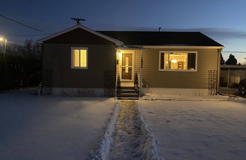 Billings House | Clean centrally located home. No work crews allowed