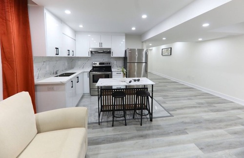 New Tecumseth House | Clean & Cozy Home Near Downtown