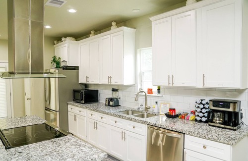 Conroe House | Clean & Cozy new Home, 30 mins to George Bush INTL/downtown 5 mins to woodlands