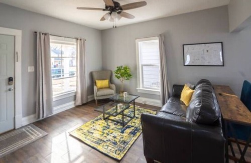 Downtown House | Clean & CUTE home on the edge of downtown Sioux falls!