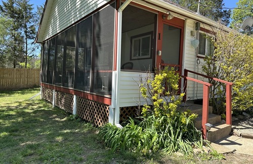 Gamaliel Cabin | Clean, Family/Pet Friendly Lake View, 2-Bdrm Cabin Near Several Marinas/launches