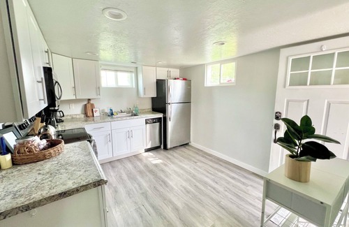 Payson Apartment | Clean Modern Apartment-75” SMART TV & Xbox