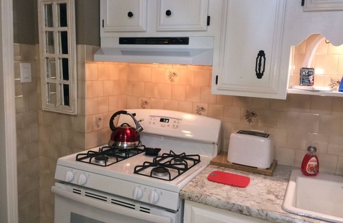 Cheektowaga House | Clean Modern Home,Cozy MINUTES to Airport and Downtown