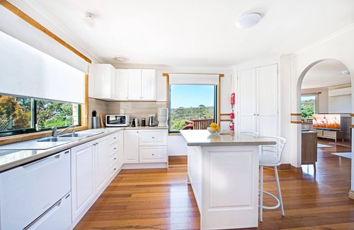Binalong Bay House | Clean, peaceful, comfortable home in Binalong Bay with views over Skeleton Bay