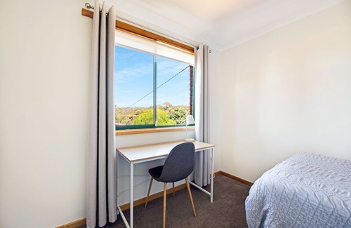 Binalong Bay House | Clean, peaceful, comfortable home in Binalong Bay with views over Skeleton Bay