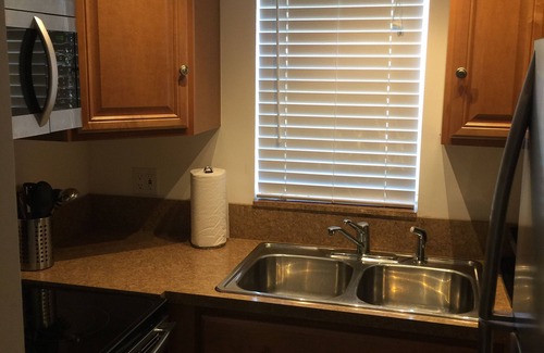 Croissant Park Apartment | Clean, Quiet - Centrally Located Near Airport And Downtown