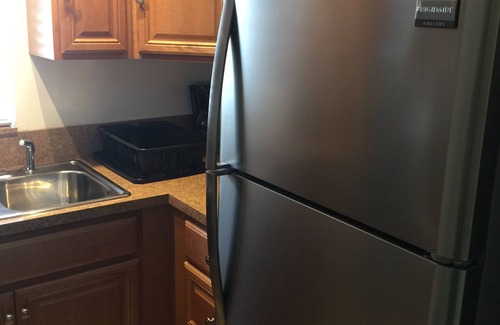 Croissant Park Apartment | Clean, Quiet - Centrally Located Near Airport And Downtown
