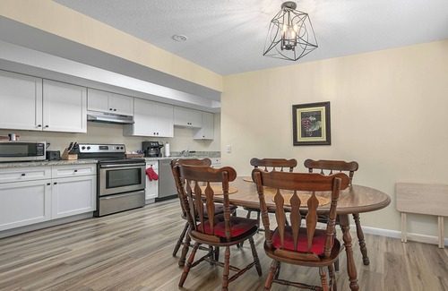Melbourne House | Clean & Spacious! Near MLB Airport, FIT, HRMC, Melbourne Downtown & Beaches! 2
