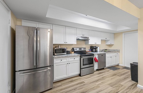 Melbourne House | Clean & Spacious! Near MLB Airport, FIT, HRMC, Melbourne Downtown & Beaches! 2
