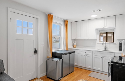 Hampton House | Clean, updated 2-bedroom home, 5 min walk to beach, pets ok, onsite parking!
