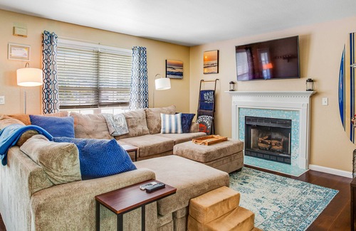 Clearwater House | Clearwater home with screened deck, outdoor shower, outdoor pool - Dogs OK