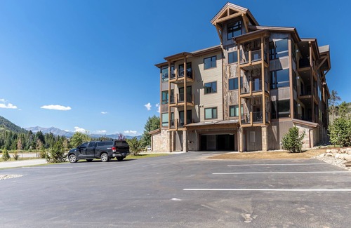 Lakeside Village Apartment | Clearwater Lofts #302, Building 1