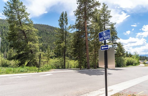 Lakeside Village Apartment | Clearwater Lofts #302, Building 3 By Summit County Mountain Retreats