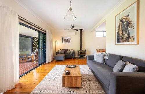 Central Mudgee House | Clematis Cottage - Indoor-outdoor Mudgee Lifestyle