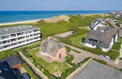 Sylt House | Cliffhouse - Lifestyle Unter Reet. Gleich am Meer & Strand. Design pur