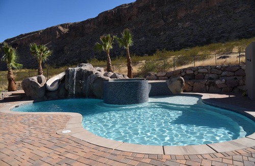 Hurricane House | Cliff Dwellers A Spectacular 5 Bedroom home just east of Sand Hollow Reservoir