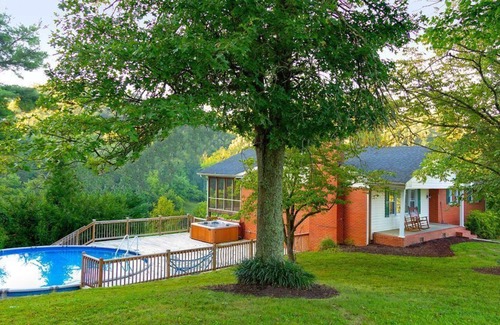 Bristol House | Cliff House -New Pool, Private, Bristol Motor Speedway, Casino Minutes Away!