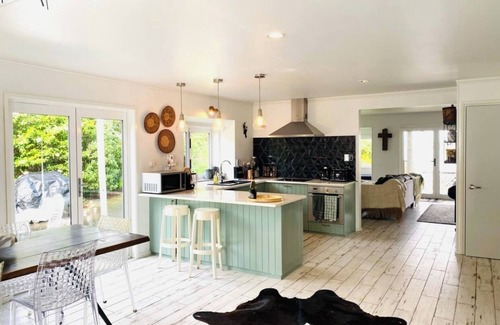 Manly House | Cliff top beach house with hot tub and plunge pool