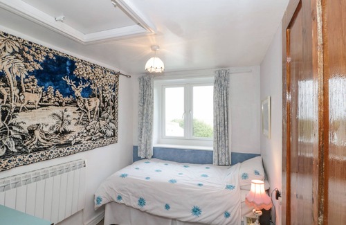 Saltburn-by-the-Sea Cottage | CLIFF TOP COTTAGE, pet friendly in Saltburn-By-The-Sea