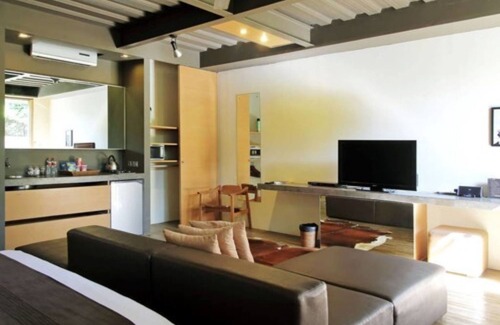 Sunset Road Hotel | Clio Apartments