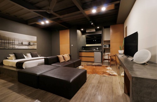 Sunset Road Hotel | Clio Apartments